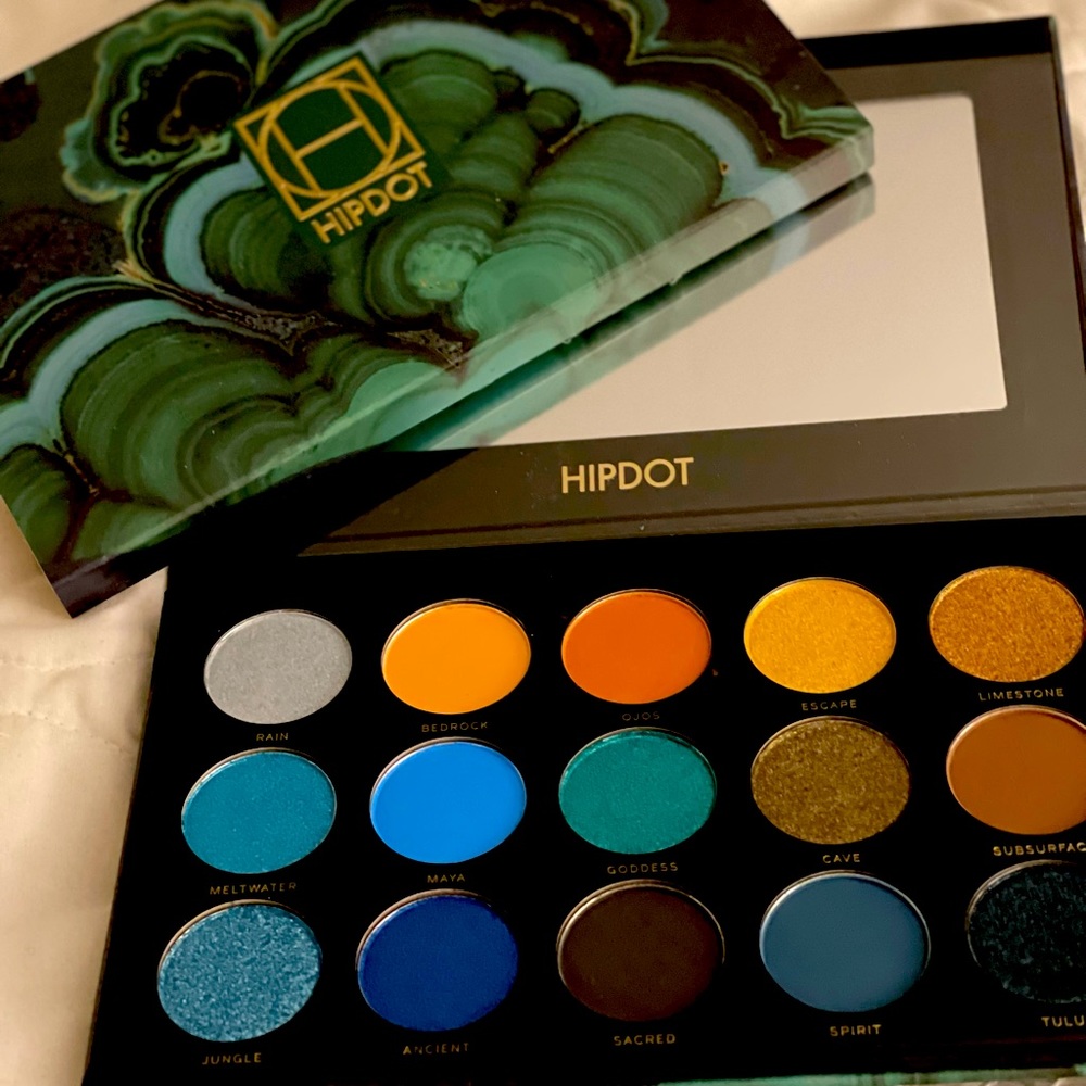 Eye shadow palette